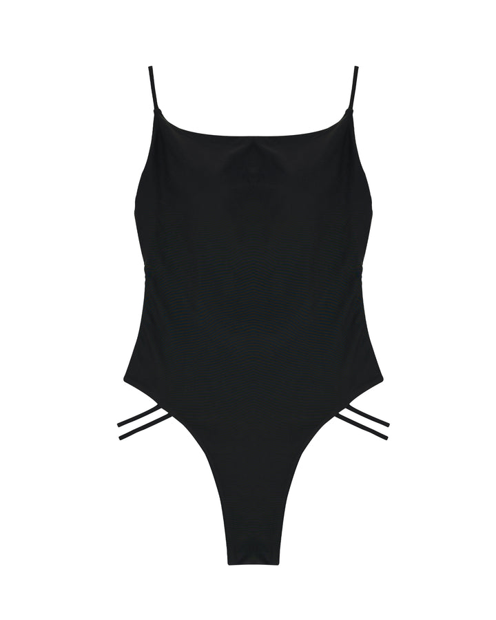 One-piece – RESELVES