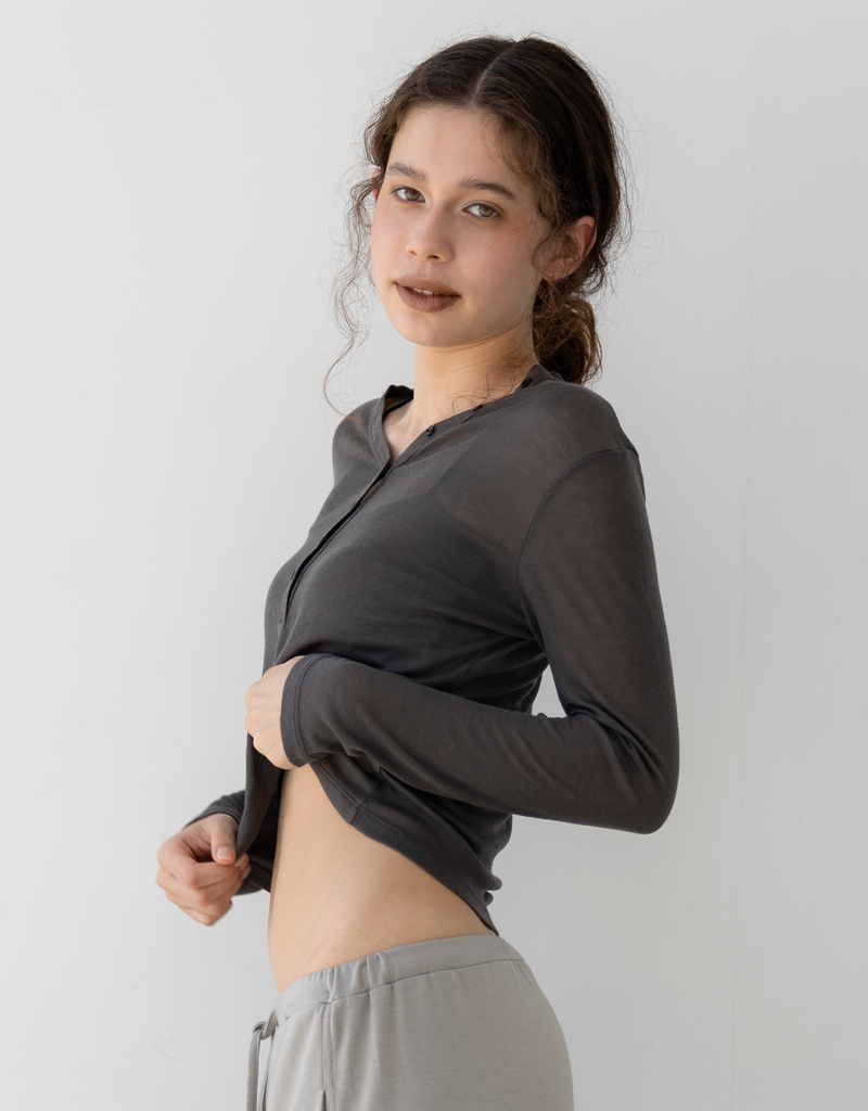 ボタンデザイン ロングスリーブ Tシャツ -charcoal-