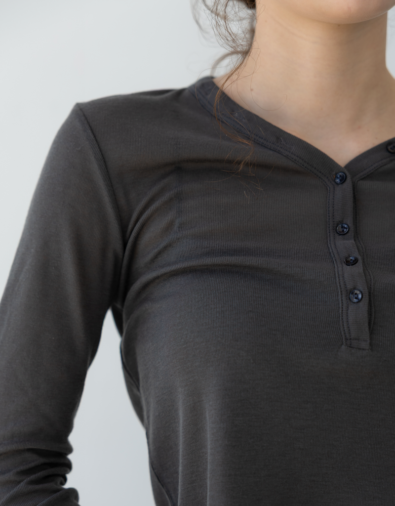 ボタンデザイン ロングスリーブ Tシャツ -charcoal-