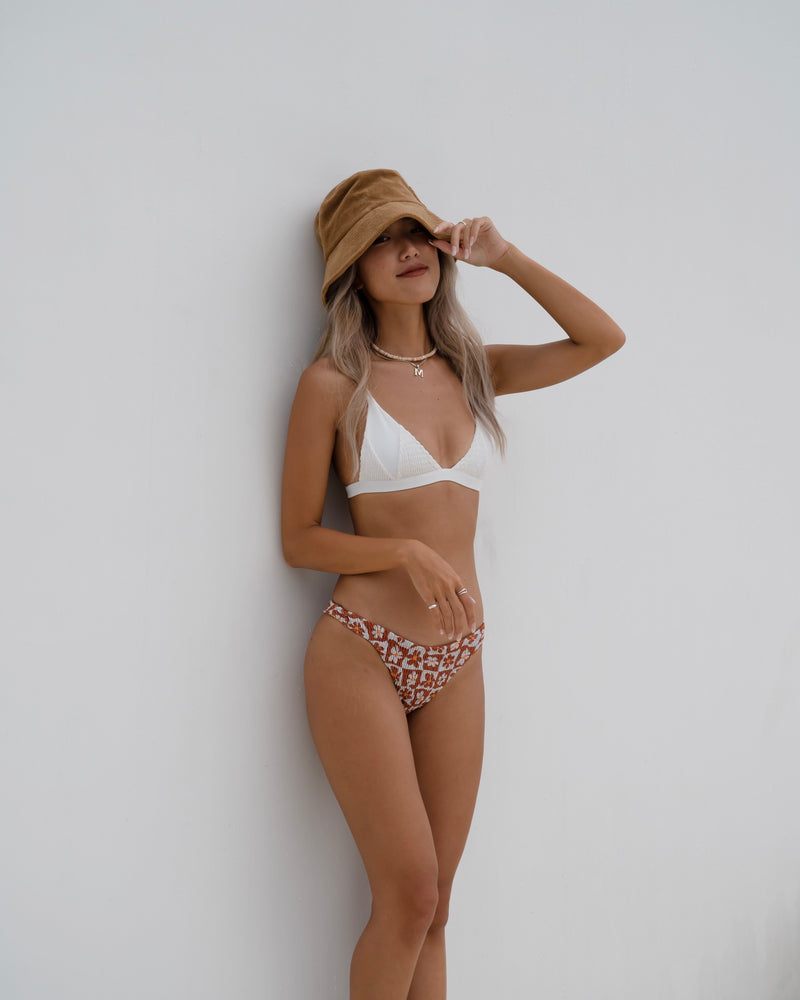 (アウトレット品) HILO Bikini Top -white-（シャーリング トライアングル ビキニ トップ）